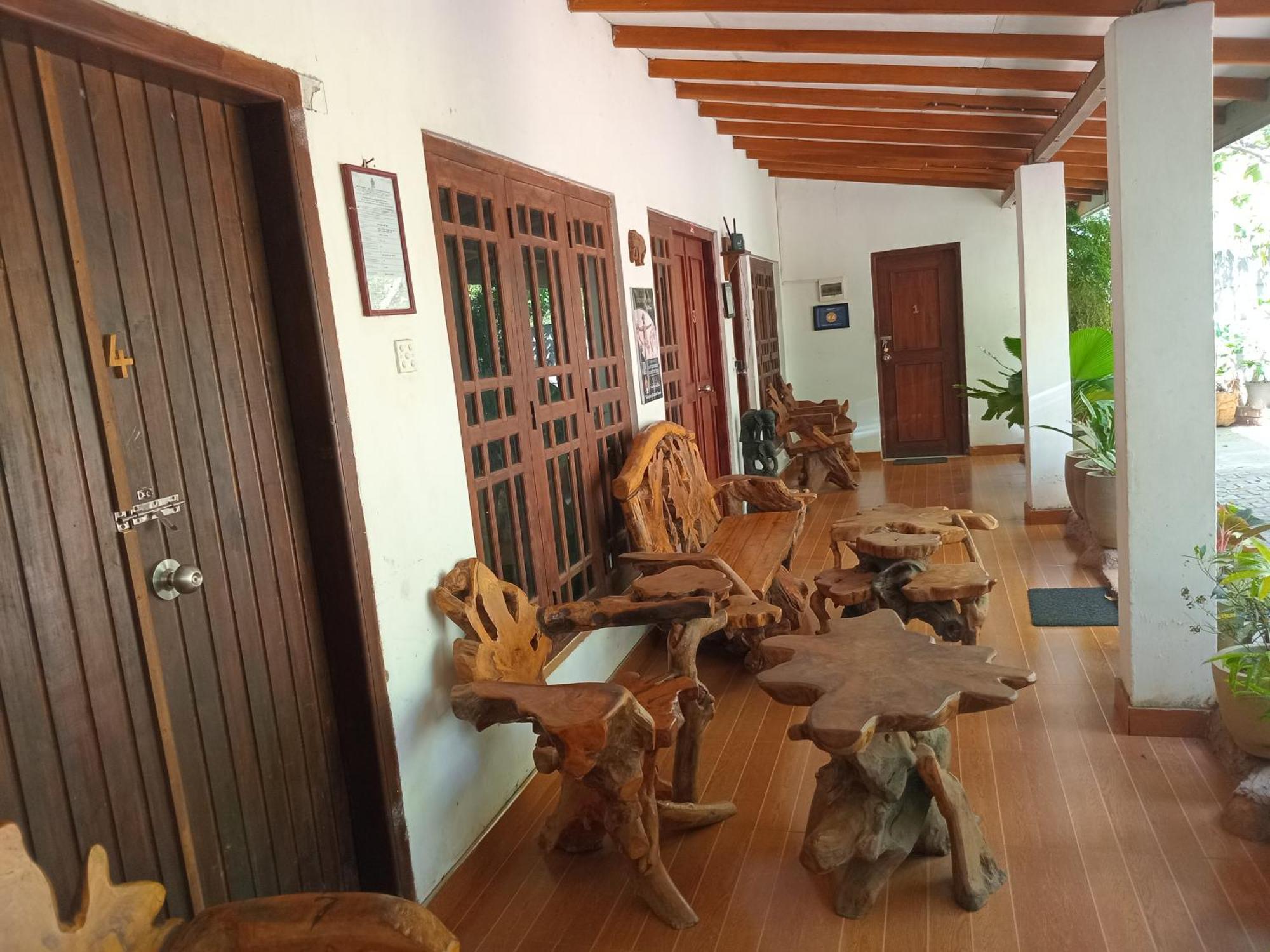 Habarana Dulwan Guest House Exterior photo