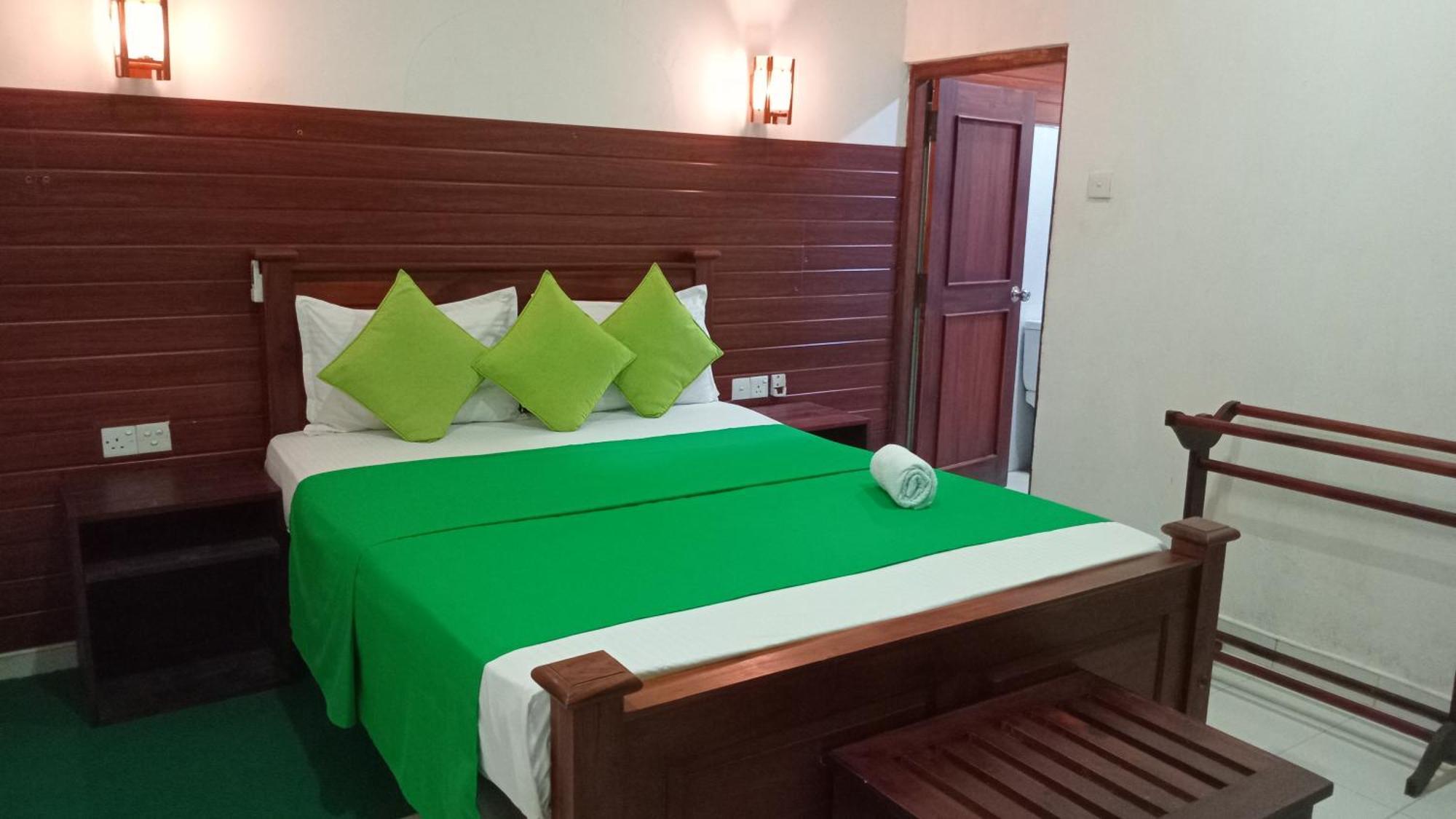 Habarana Dulwan Guest House Exterior photo