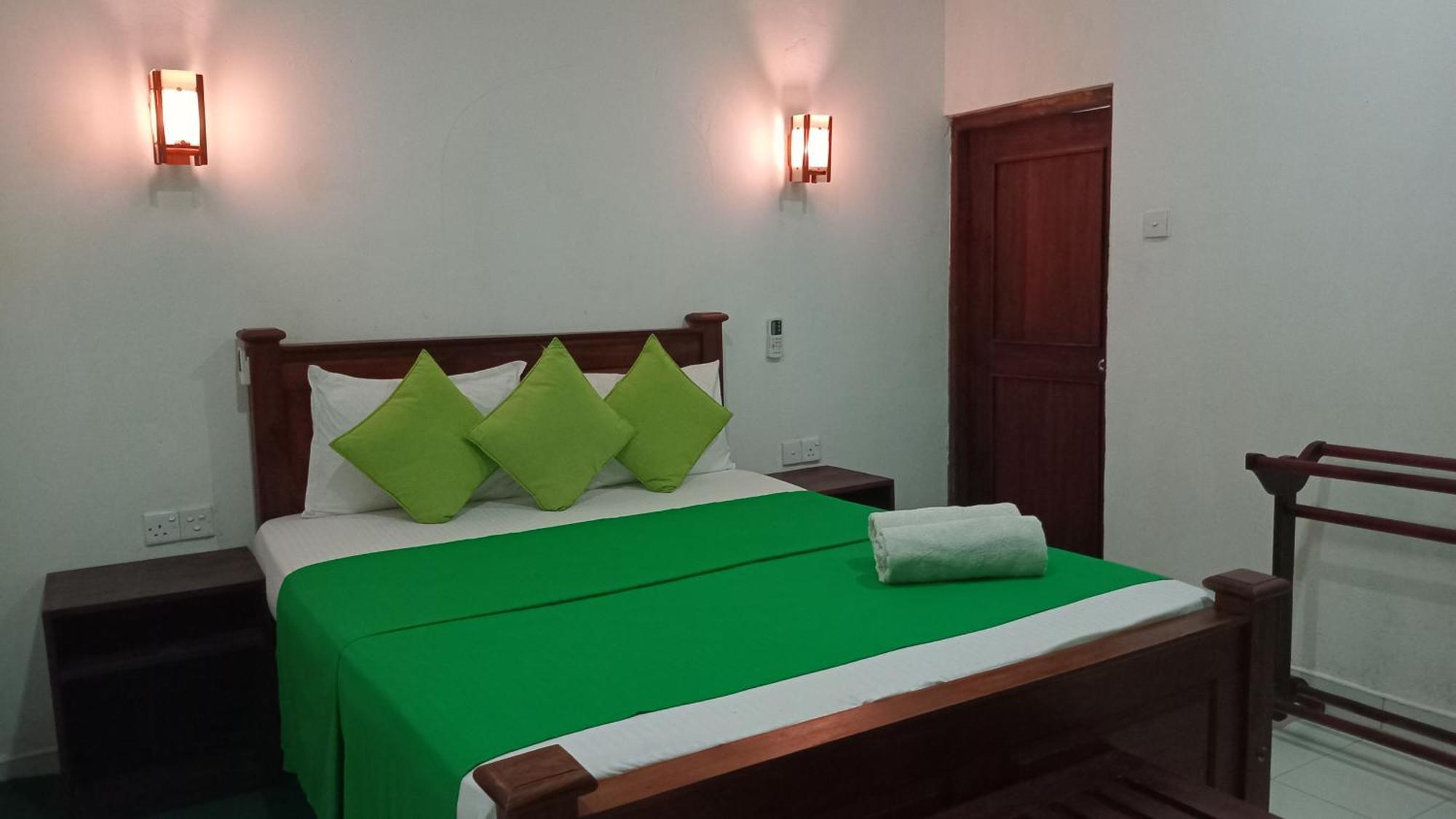 Habarana Dulwan Guest House Room photo