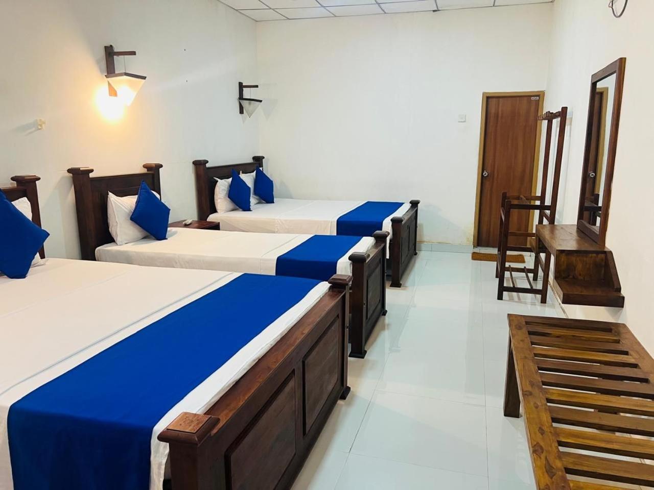 Habarana Dulwan Guest House Room photo